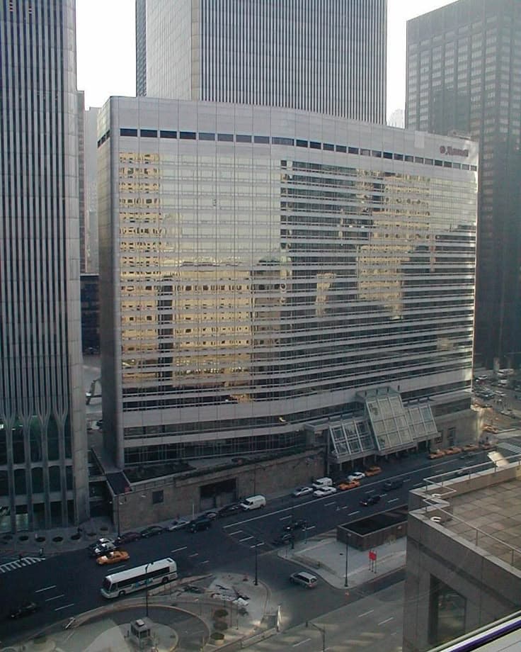 World Center Hotel (via Wikimedia Commons, CC BY-SA 4.0)