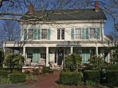 Captain Farris House Bed and Breakfast, Bed & Breakfast in South Yarmouth