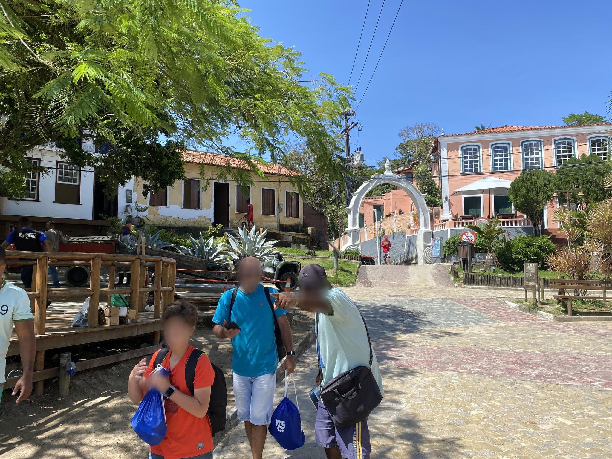 Street view near Passarte, Valença — © qualhano (CC BY-SA · Mapillary)