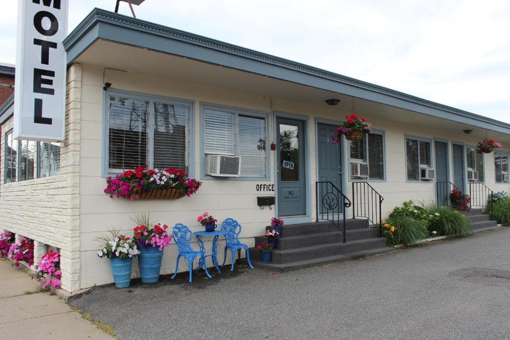 Town&Beach Motel, Motel in Teaticket