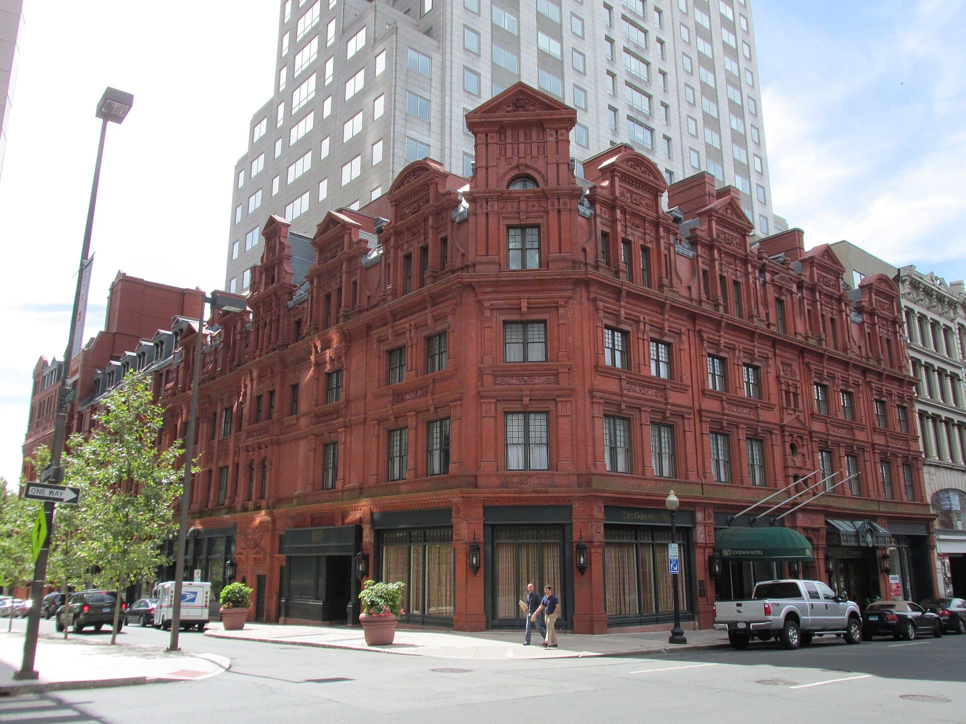 Goodwin Hotel (via Wikimedia Commons, CC BY-SA 3.0)