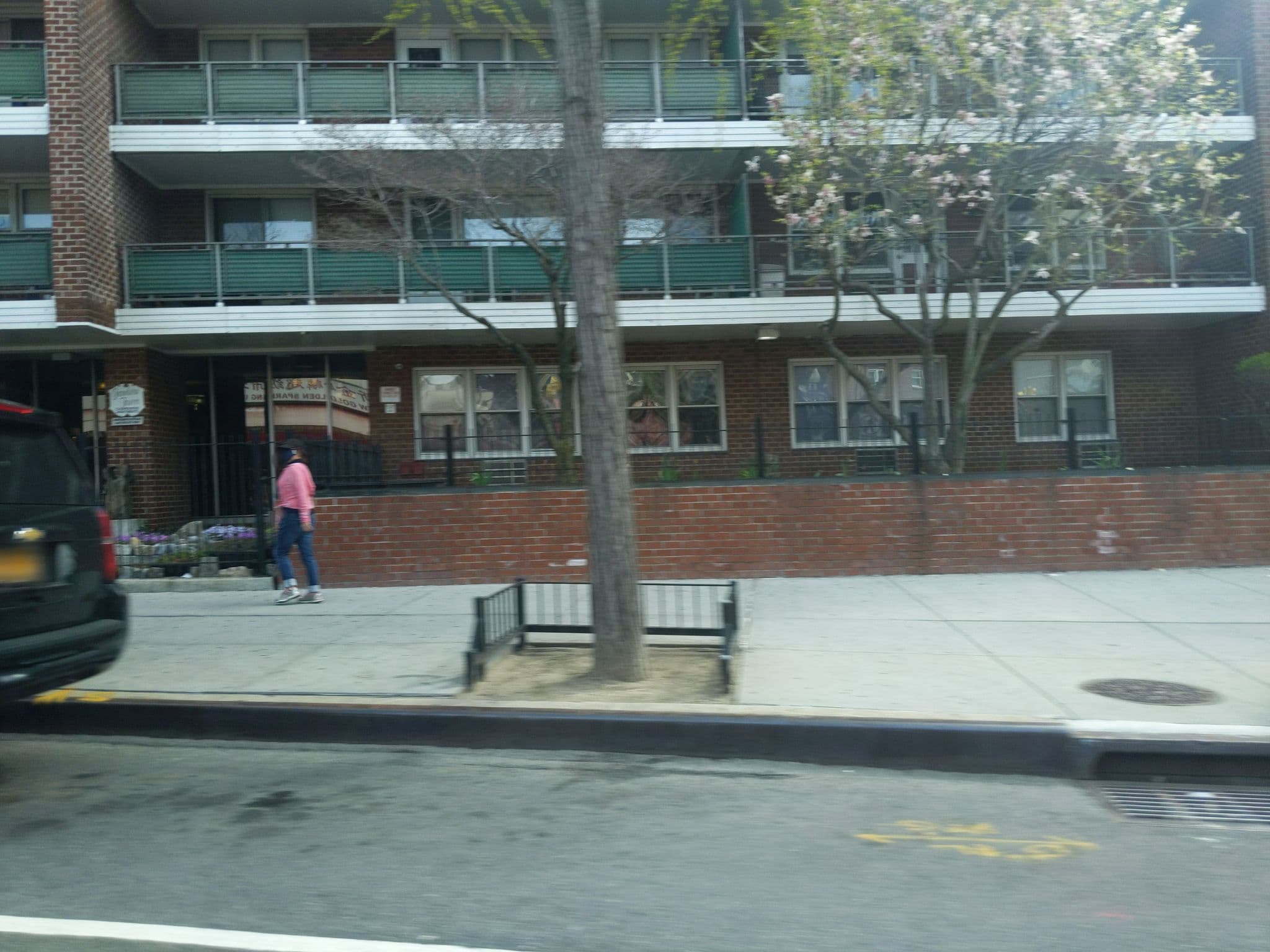Street view near Grandview Towers, Elmhurst — © aseah (CC BY-SA · Mapillary)