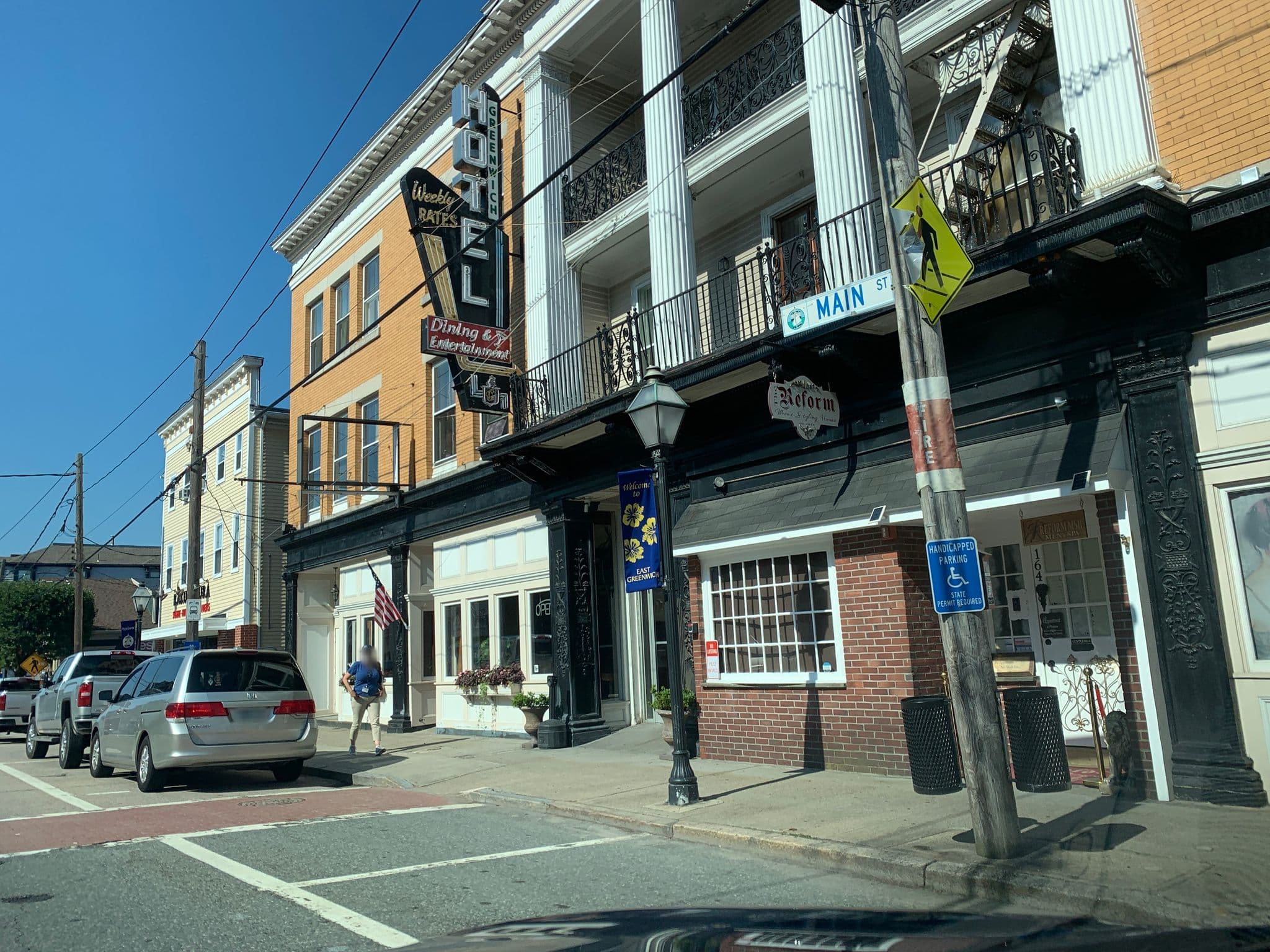 Street view near Greenwich Hotel, East Greenwich — © azsr (CC BY-SA · Mapillary)