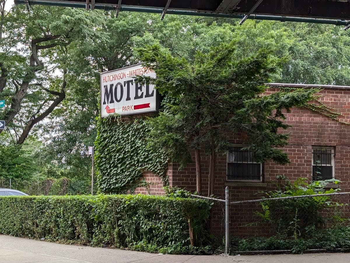 Hutchinson - Whitestone Motel, Motel in Morris Park