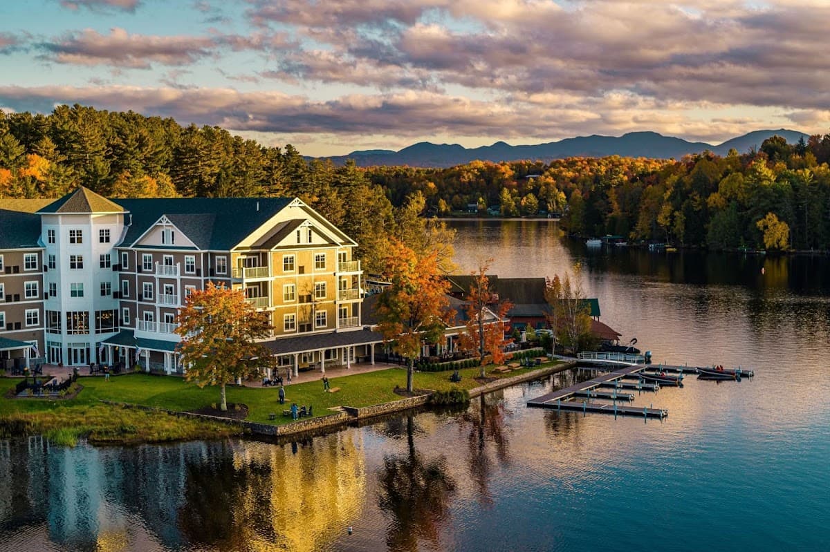 voco Saranac Lake NY - Waterfront, Hotel in Saranac Lake