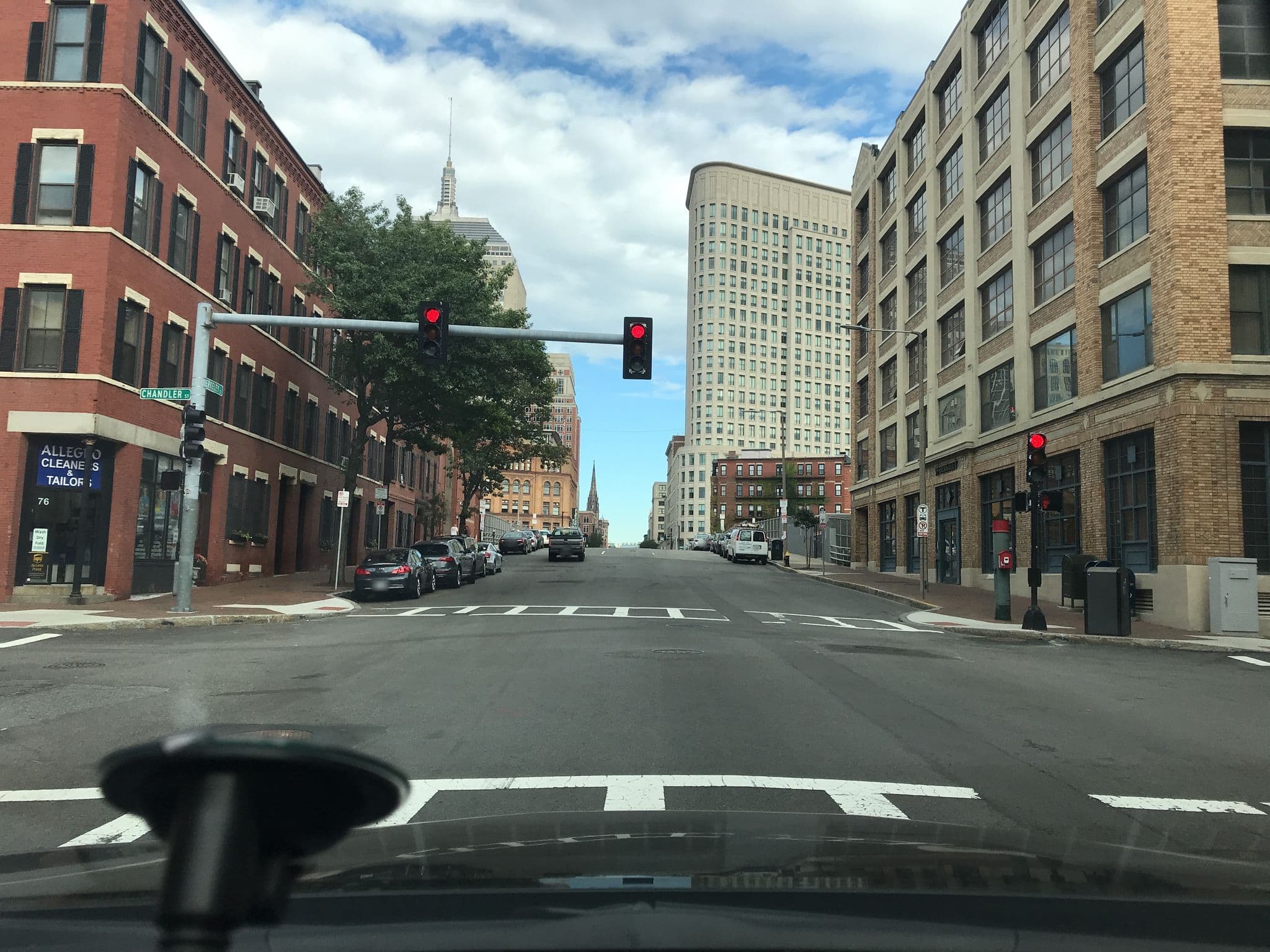 Street view near Staypineapple, Beacon Hill — © lxmbos7 (CC BY-SA · Mapillary)