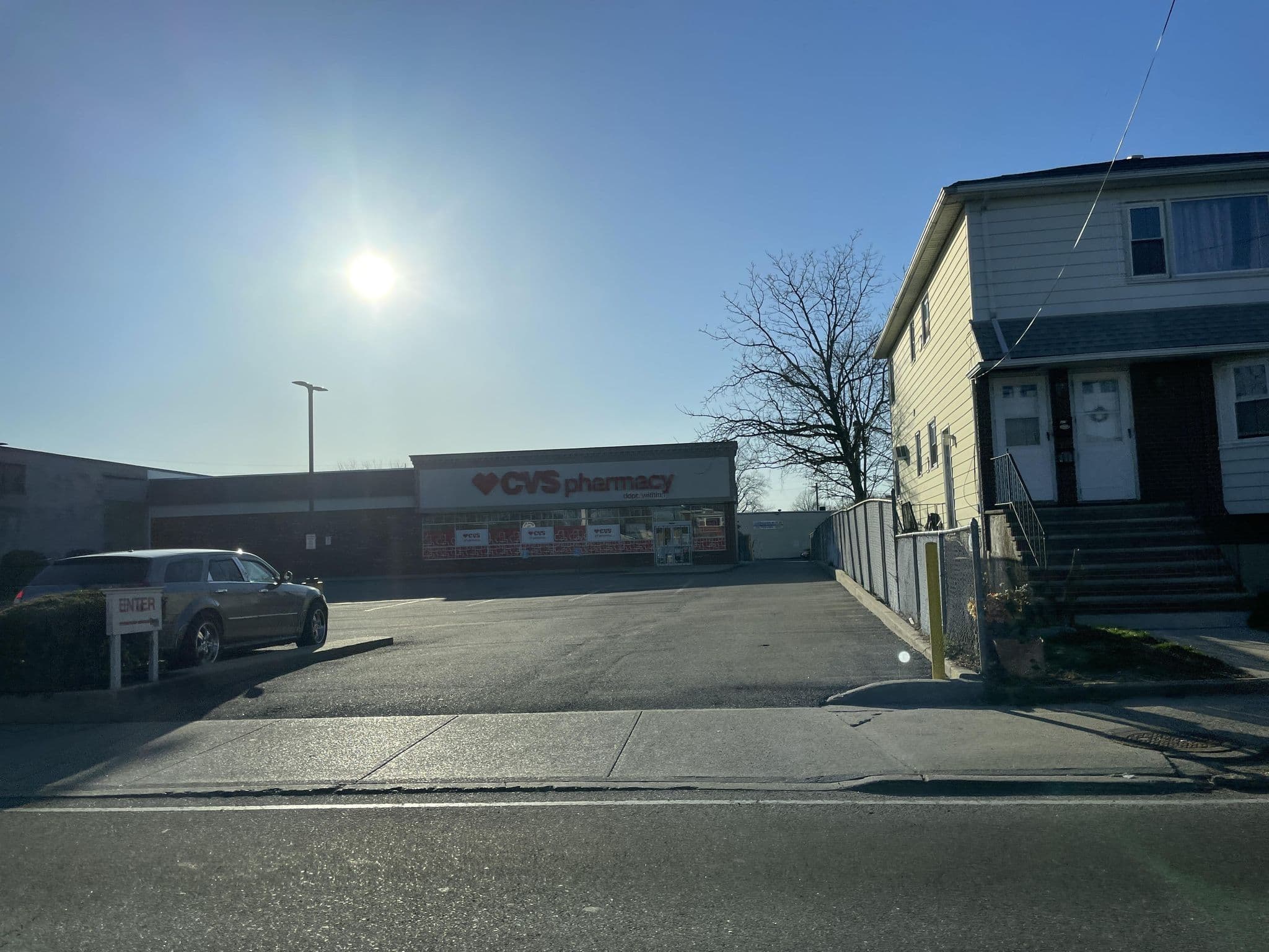 Street view near Rolling River Day Camp, East Rockaway — © boomerslover27 (CC BY-SA · Mapillary)