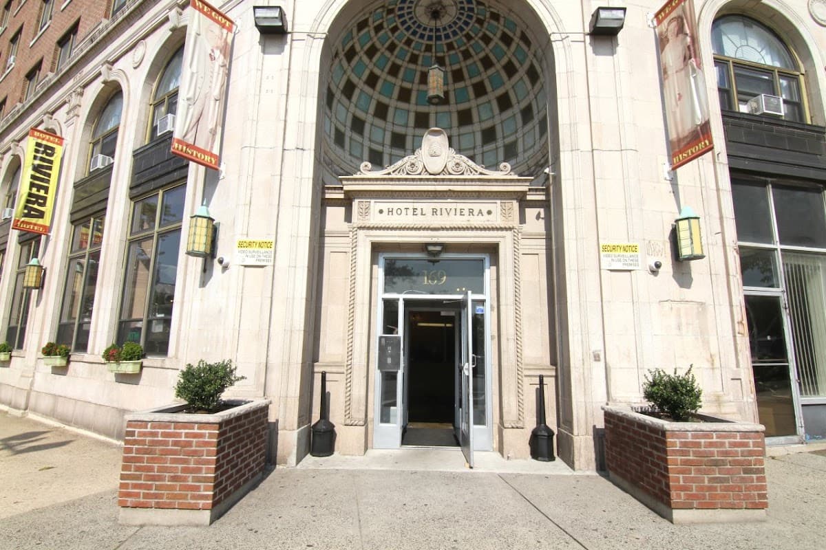 Riviera Hotel, Hotel in Newark