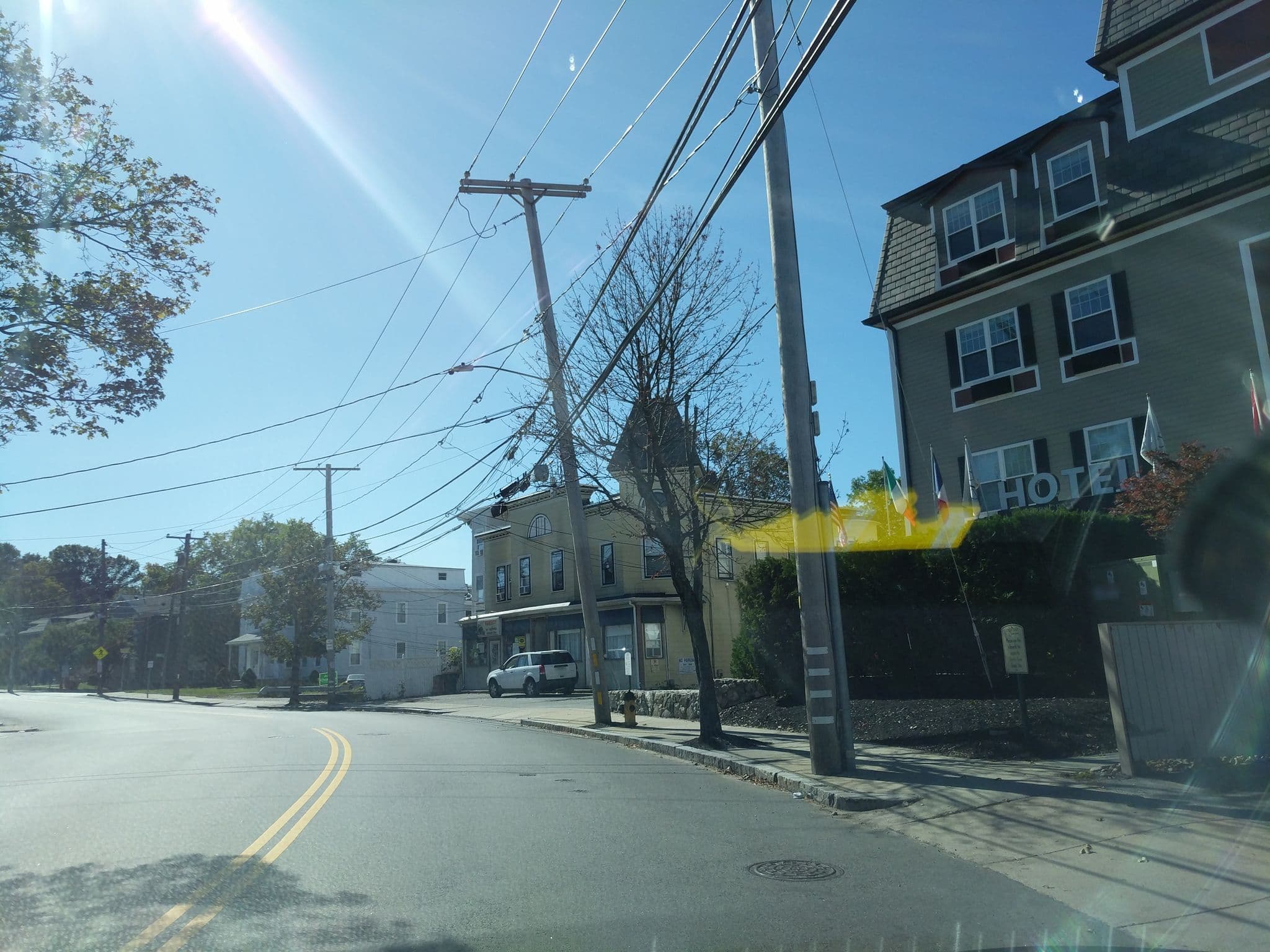 Street view near Crescent Suites Hotel Waltham, Waltham — © lxmbos3 (CC BY-SA · Mapillary)