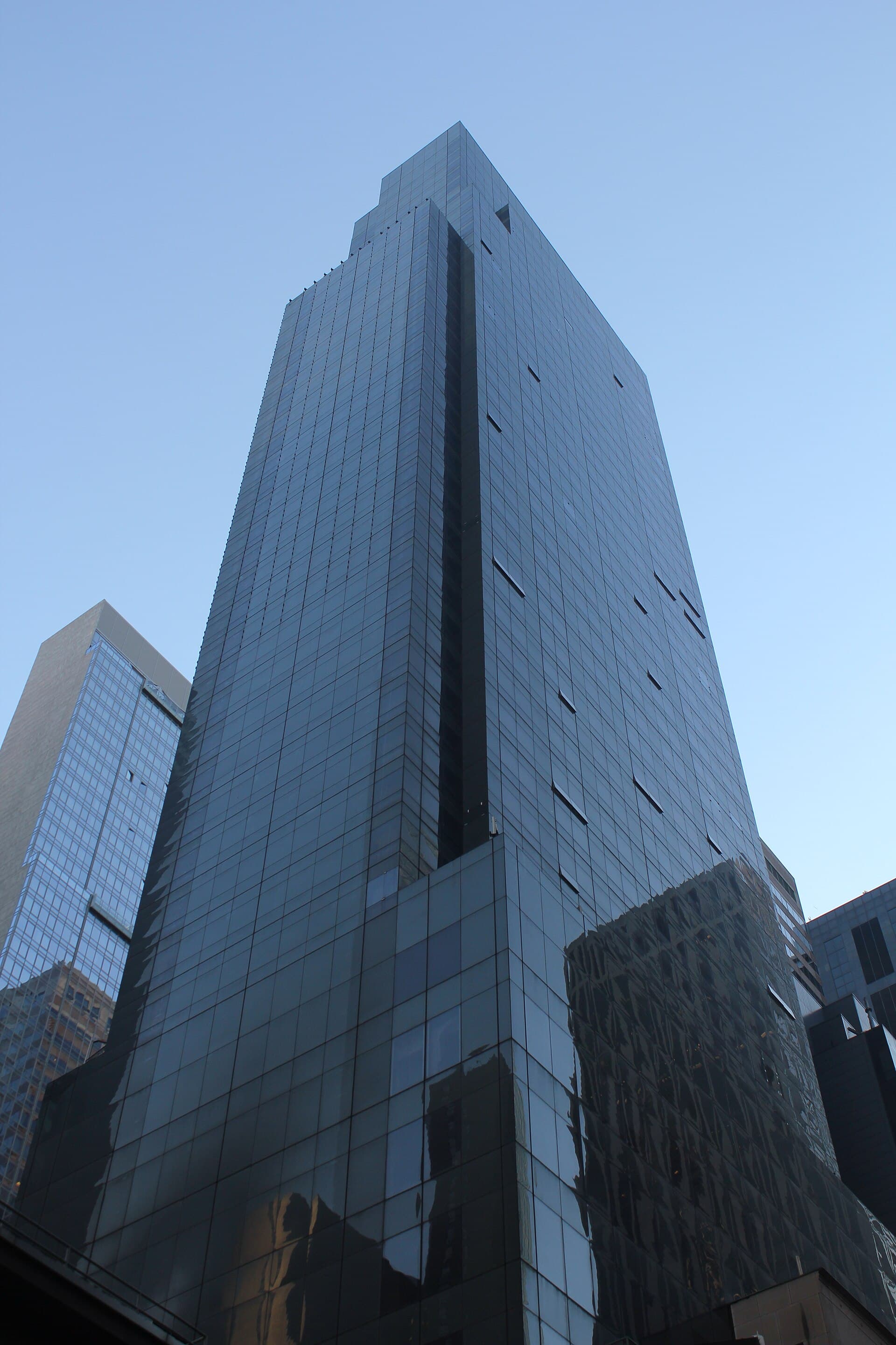 Millennium Premier Hotel New York Times Square (via Wikimedia Commons, CC BY-SA 4.0)