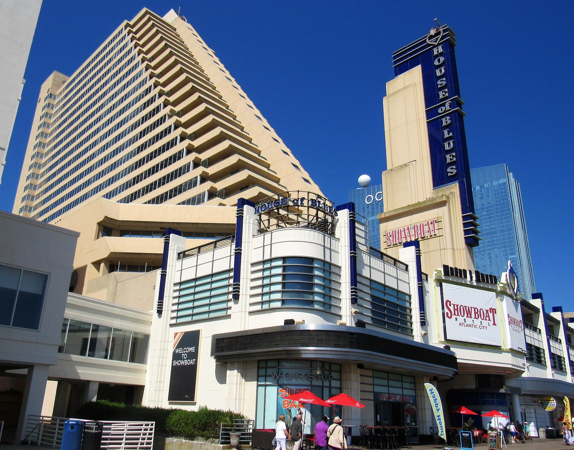 Showboat Hotel Atlantic City (via Wikimedia Commons, CC BY-SA 4.0)