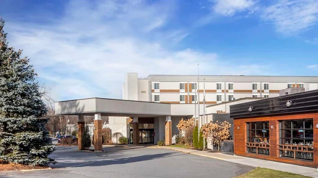 Best Western Plus New Englander, Hotel in Stoneham