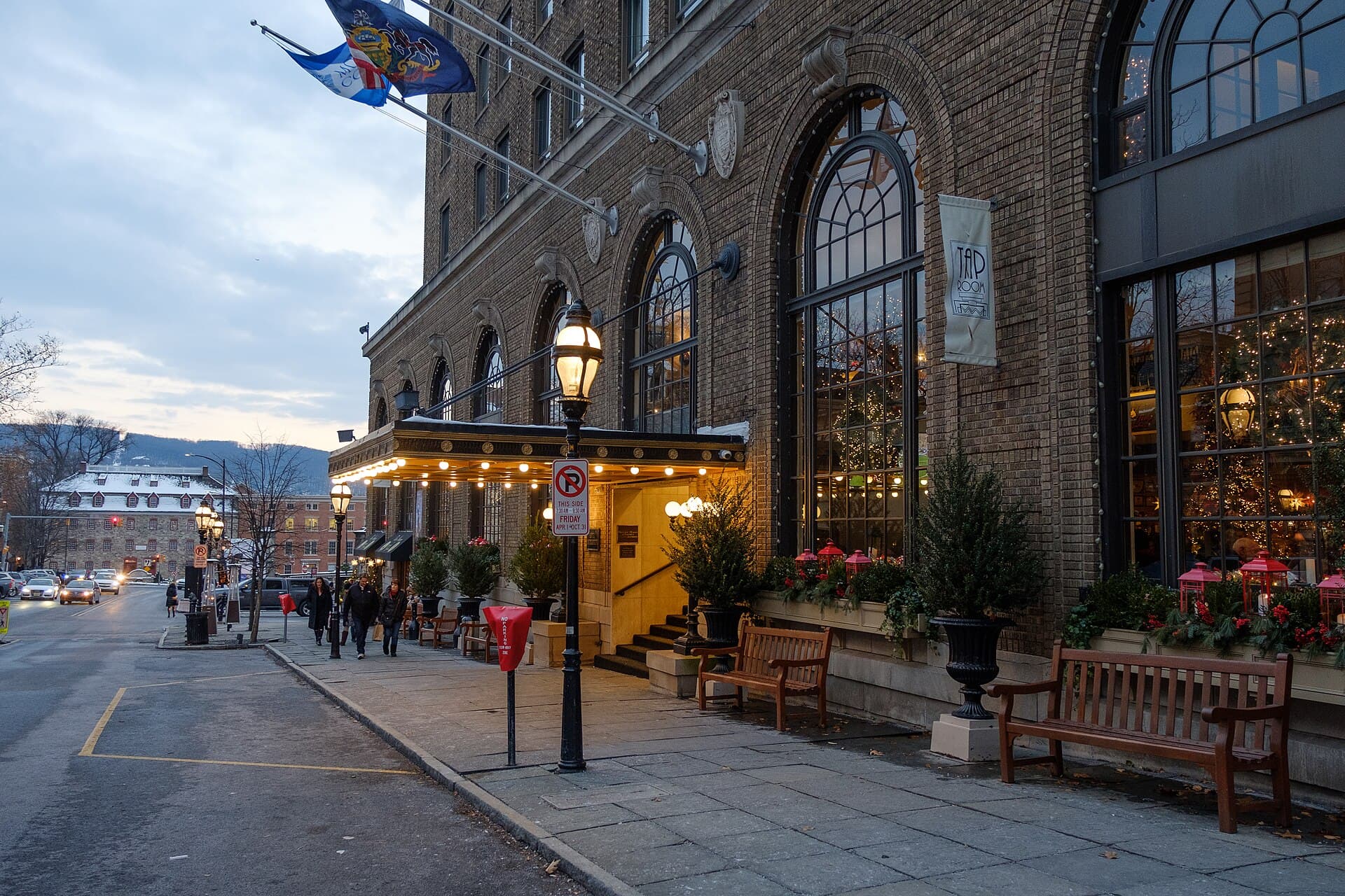 Historic Hotel Bethlehem (via Wikimedia Commons, CC BY 2.0)
