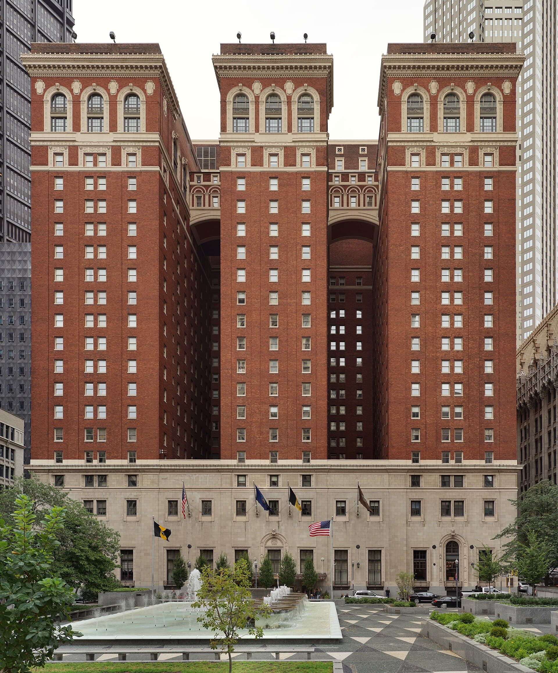 Omni William Penn Hotel (via Wikimedia Commons, CC BY-SA 4.0)