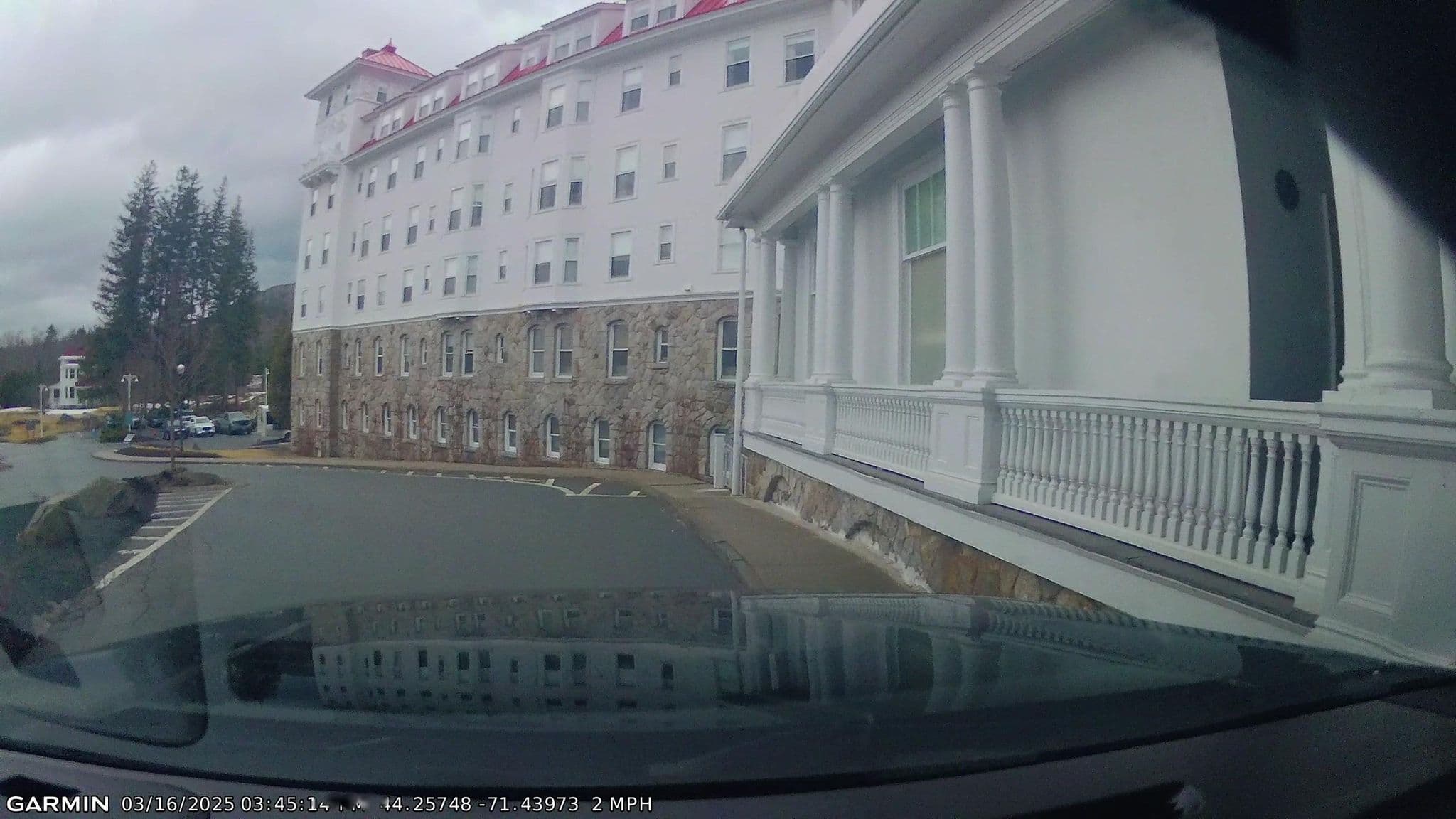Street view near Omni Mount Washington Resort, Berlin — © Lanka6359 (CC BY-SA · Mapillary)