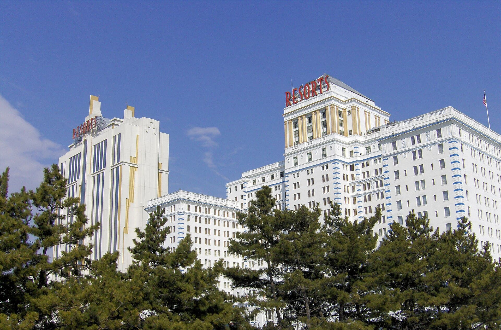 Resorts Casino Hotel (via Wikimedia Commons, CC BY-SA 3.0)