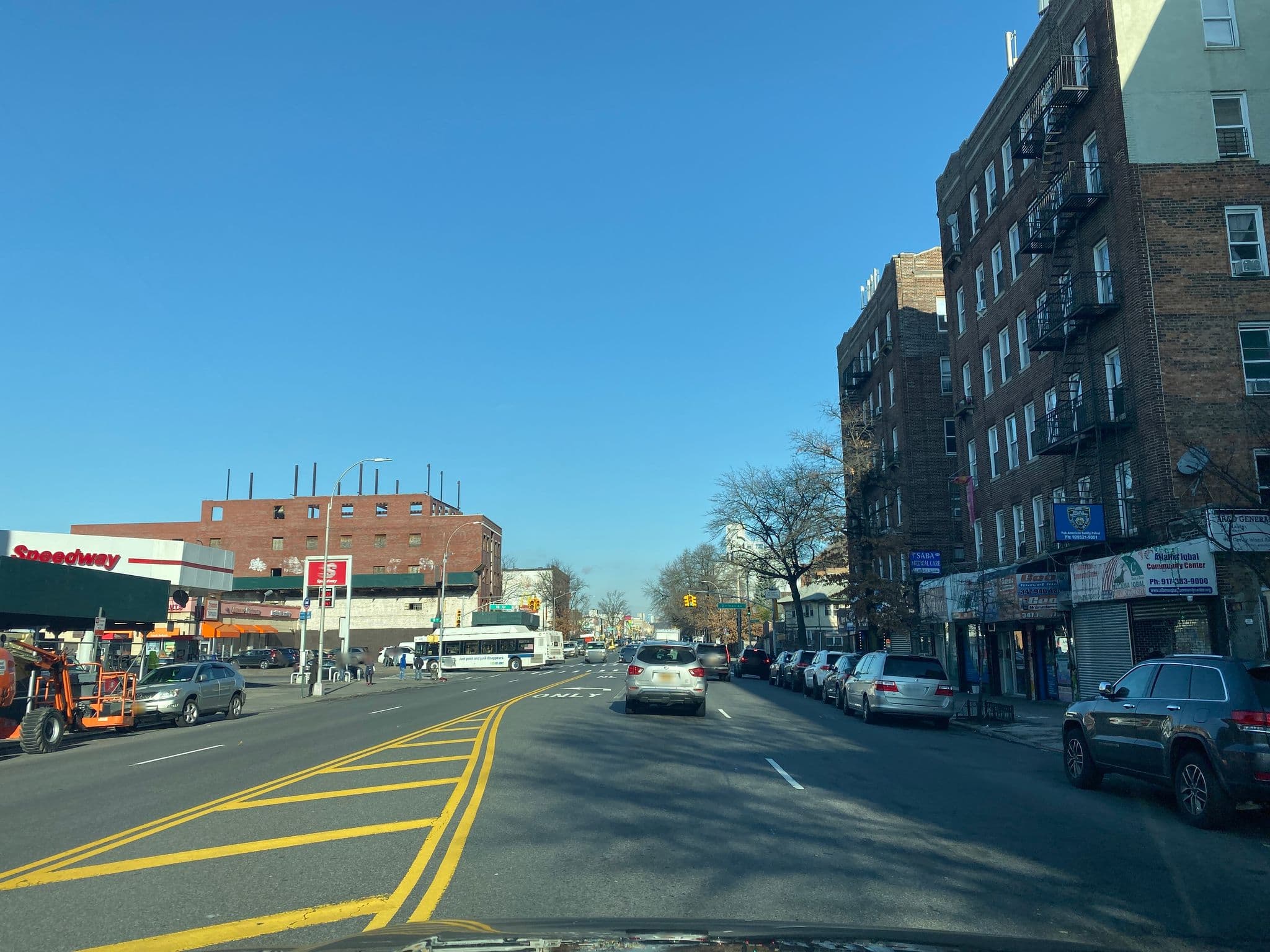 Street view near Best Western Plus, Kensington — © sashab (CC BY-SA · Mapillary)