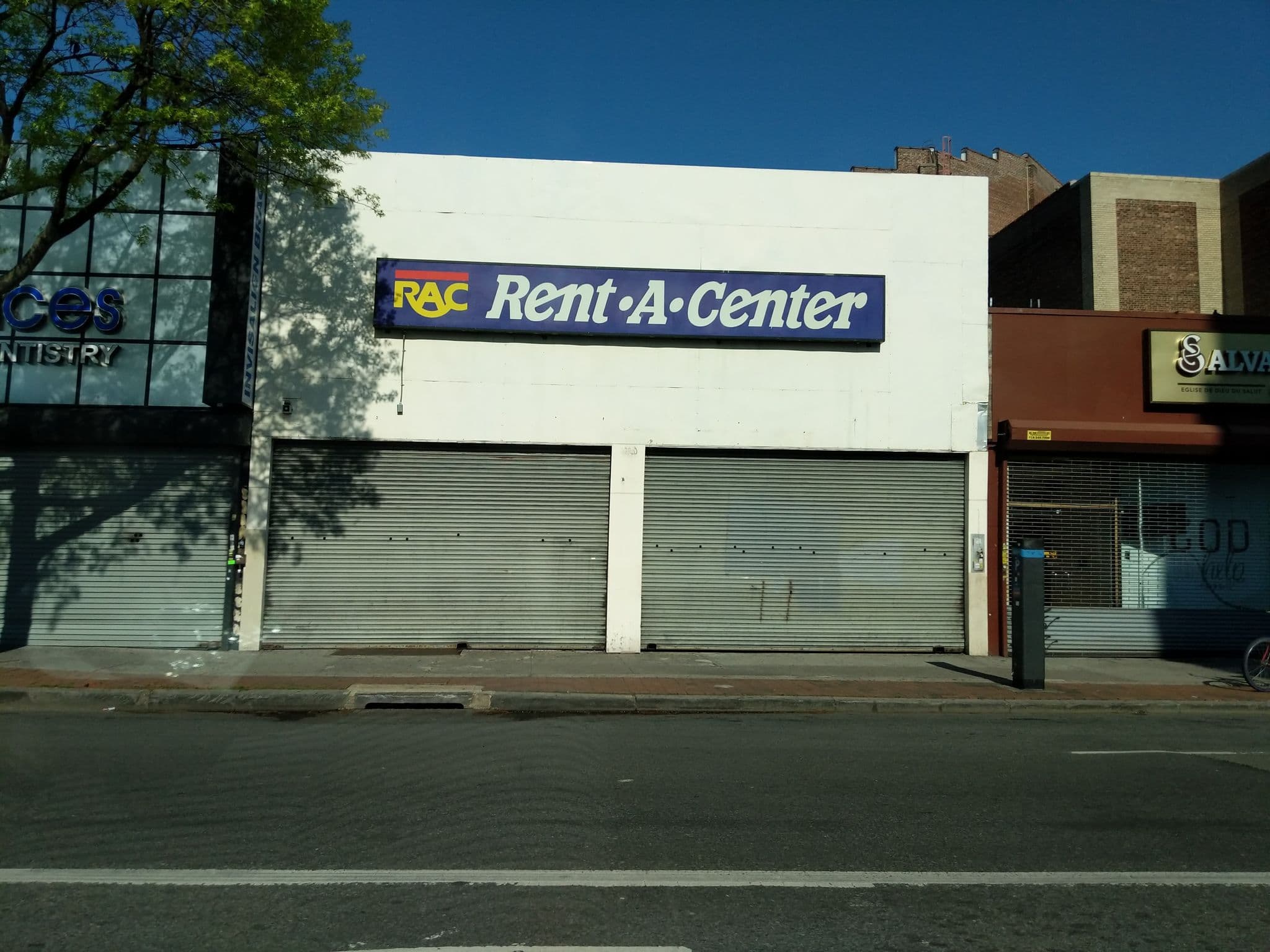 Street view near Brooklyn Vybe Hotel, Flatbush — © wendyju (CC BY-SA · Mapillary)