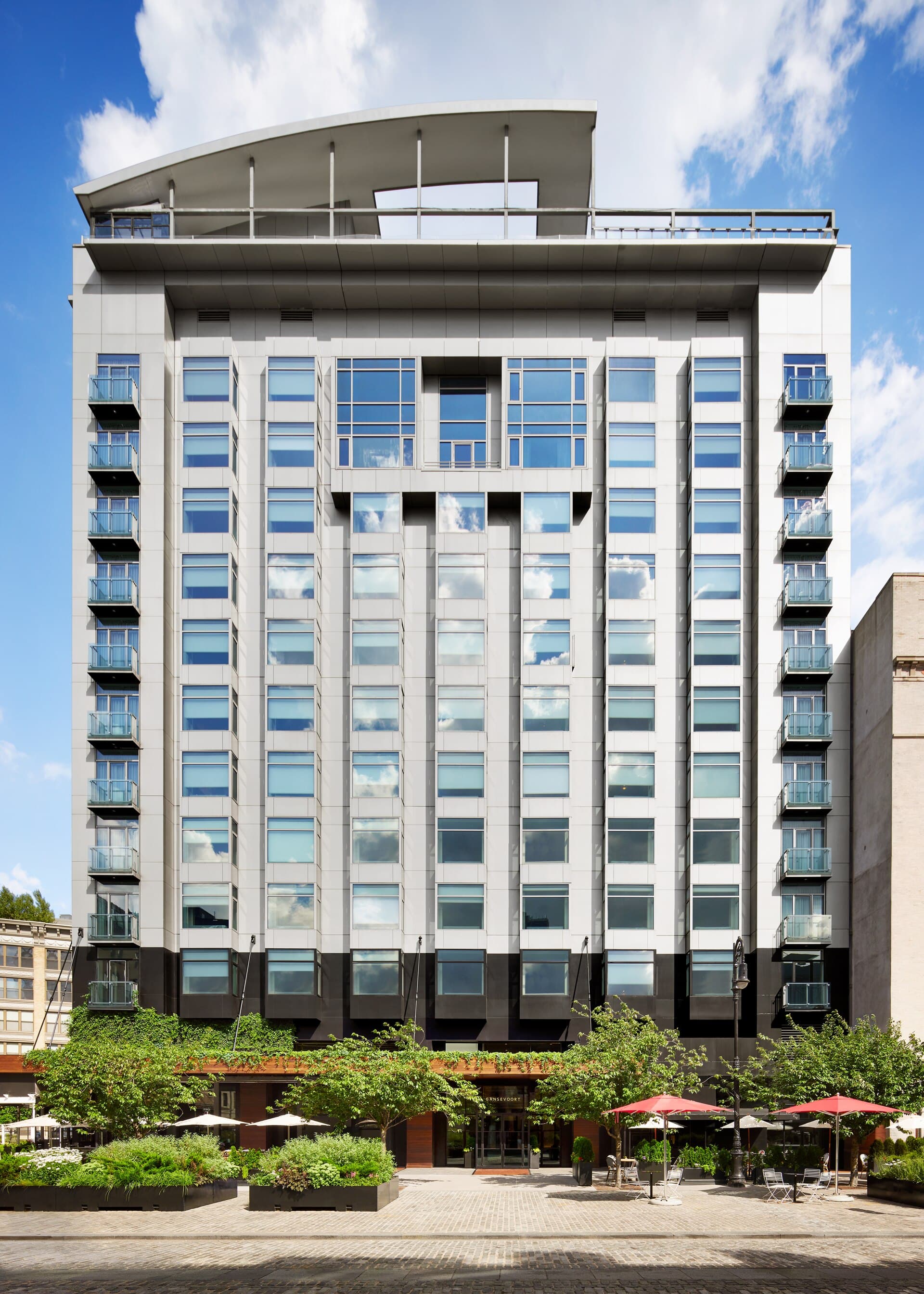 Hotel Gansevoort (via Wikimedia Commons, CC BY-SA 4.0)