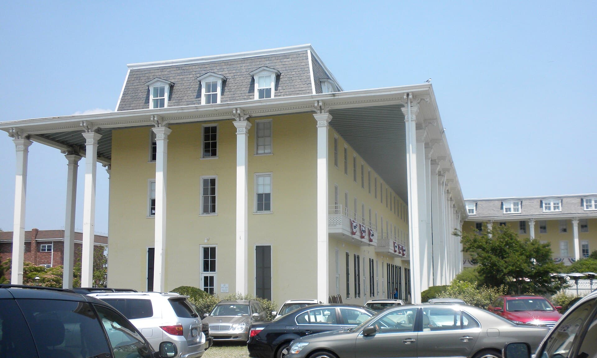 Congress Hall (via Wikimedia Commons, Public domain)