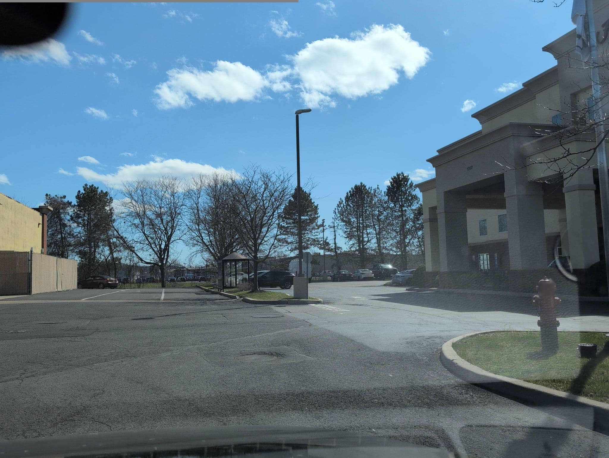 Street view near Hampton Inn, Lake Katrine — © alrekur (CC BY-SA · Mapillary)