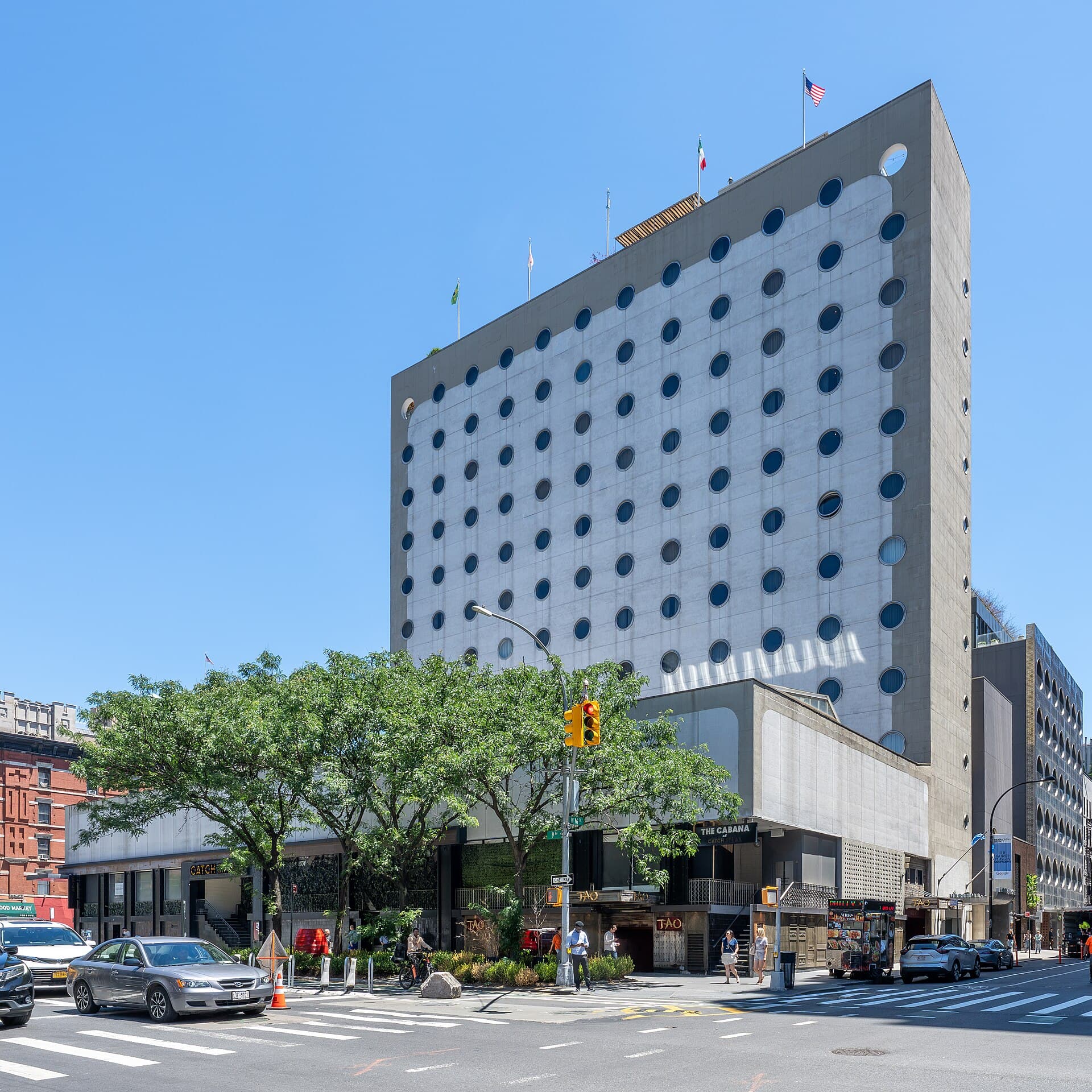 Maritime Hotel (via Wikimedia Commons, CC BY 4.0)