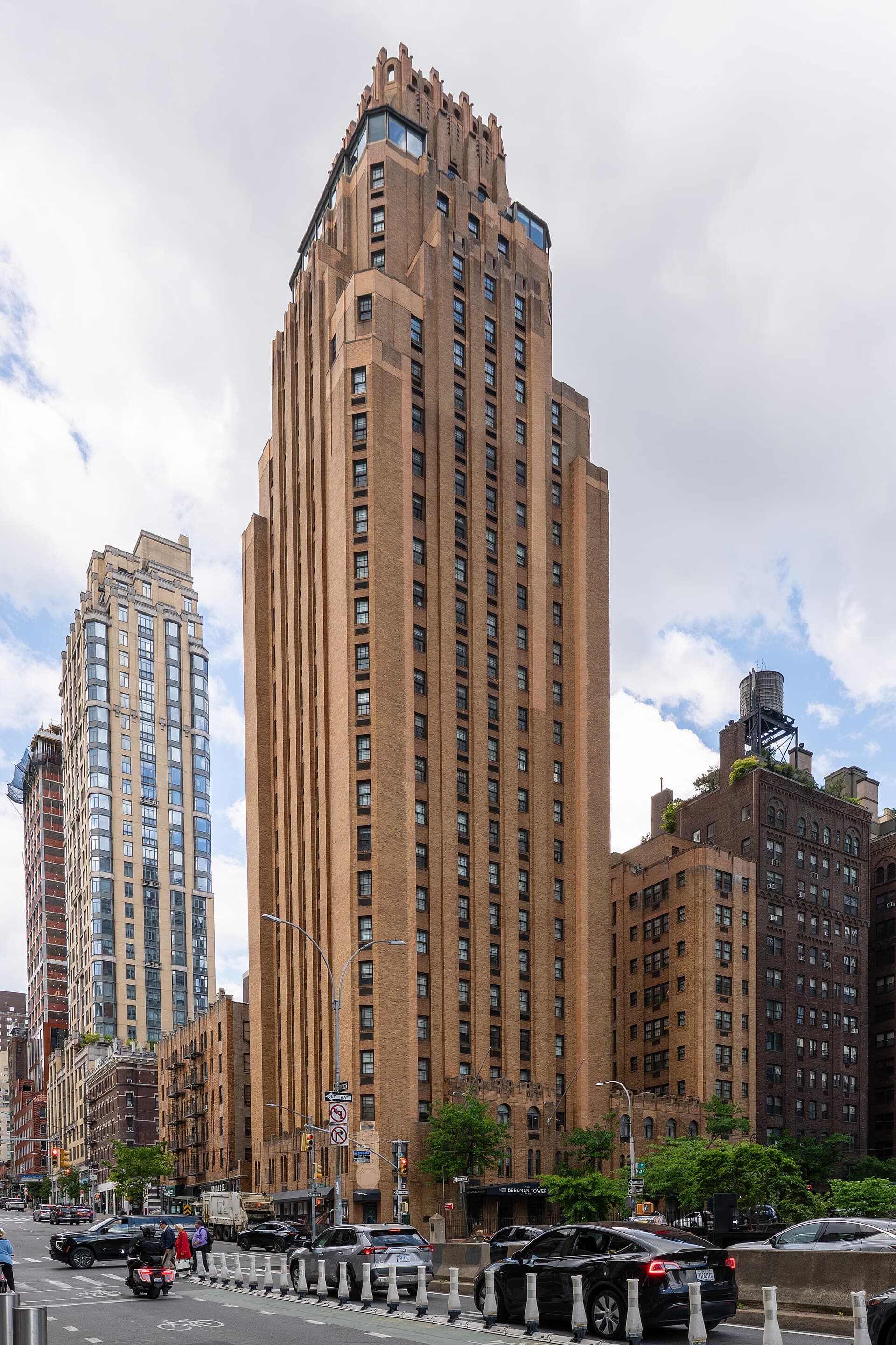 Beekman Tower (via Wikimedia Commons, CC BY 4.0)