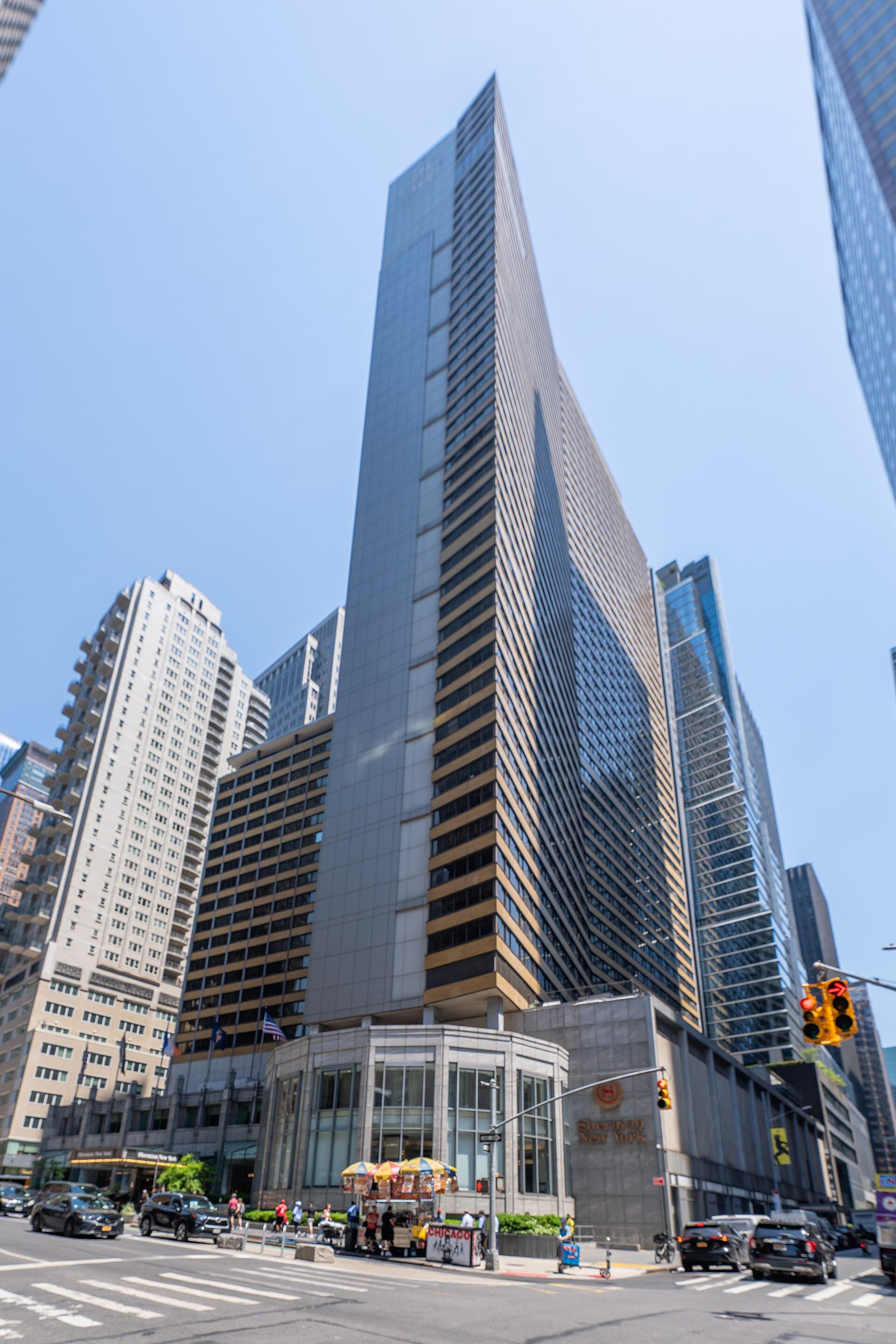Sheraton New York Times Square Hotel (via Wikimedia Commons, CC BY 4.0)