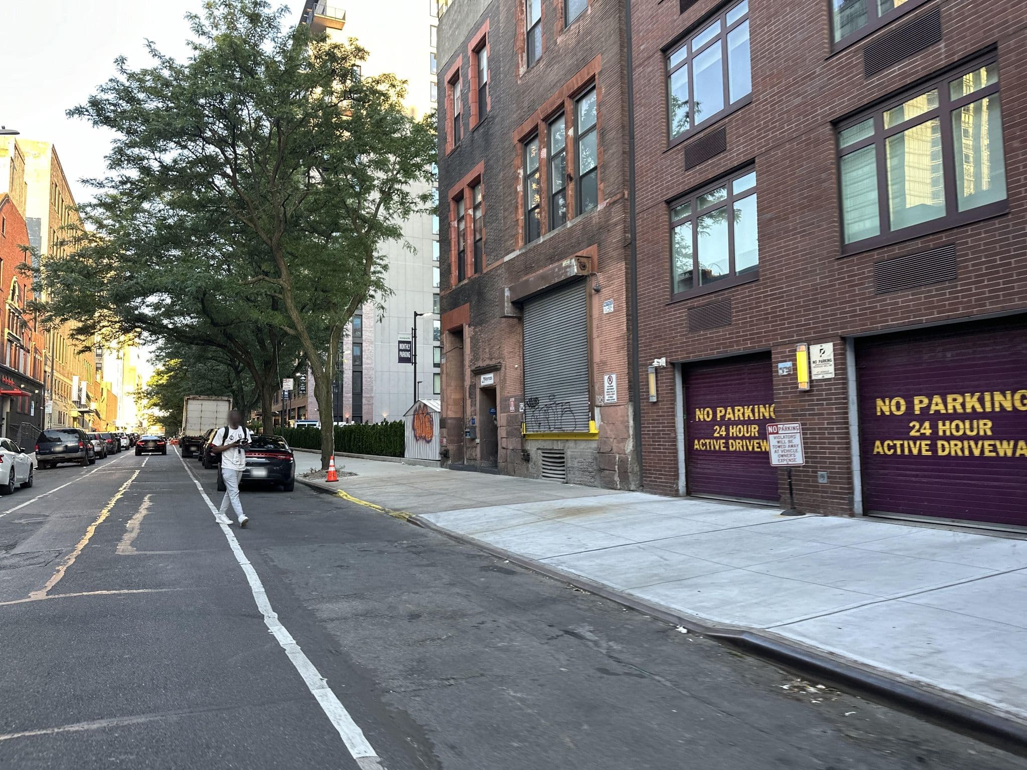 Street view near Aloft Hotel, Harlem — © RobinZyx (CC BY-SA · Mapillary)