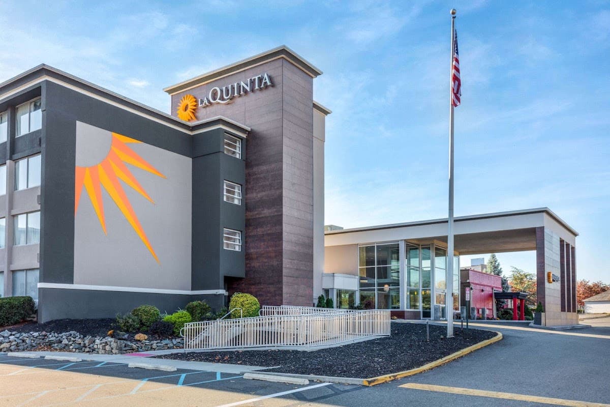 La Quinta Inn & Suites Clifton - Rutherford, Hotel in Lyndhurst