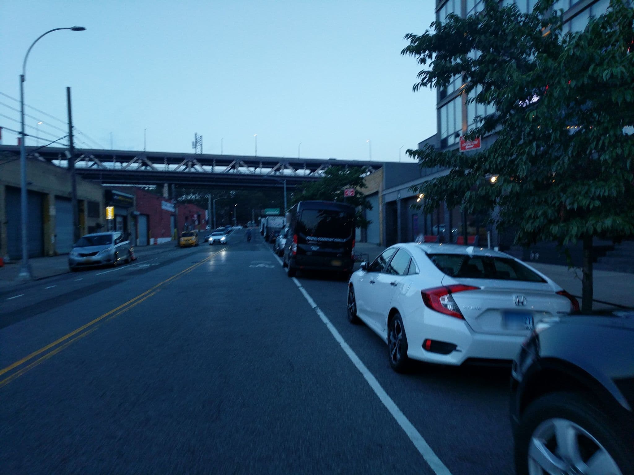 Street view near Z NYC Hotel, Long Island City — © daalso (CC BY-SA · Mapillary)