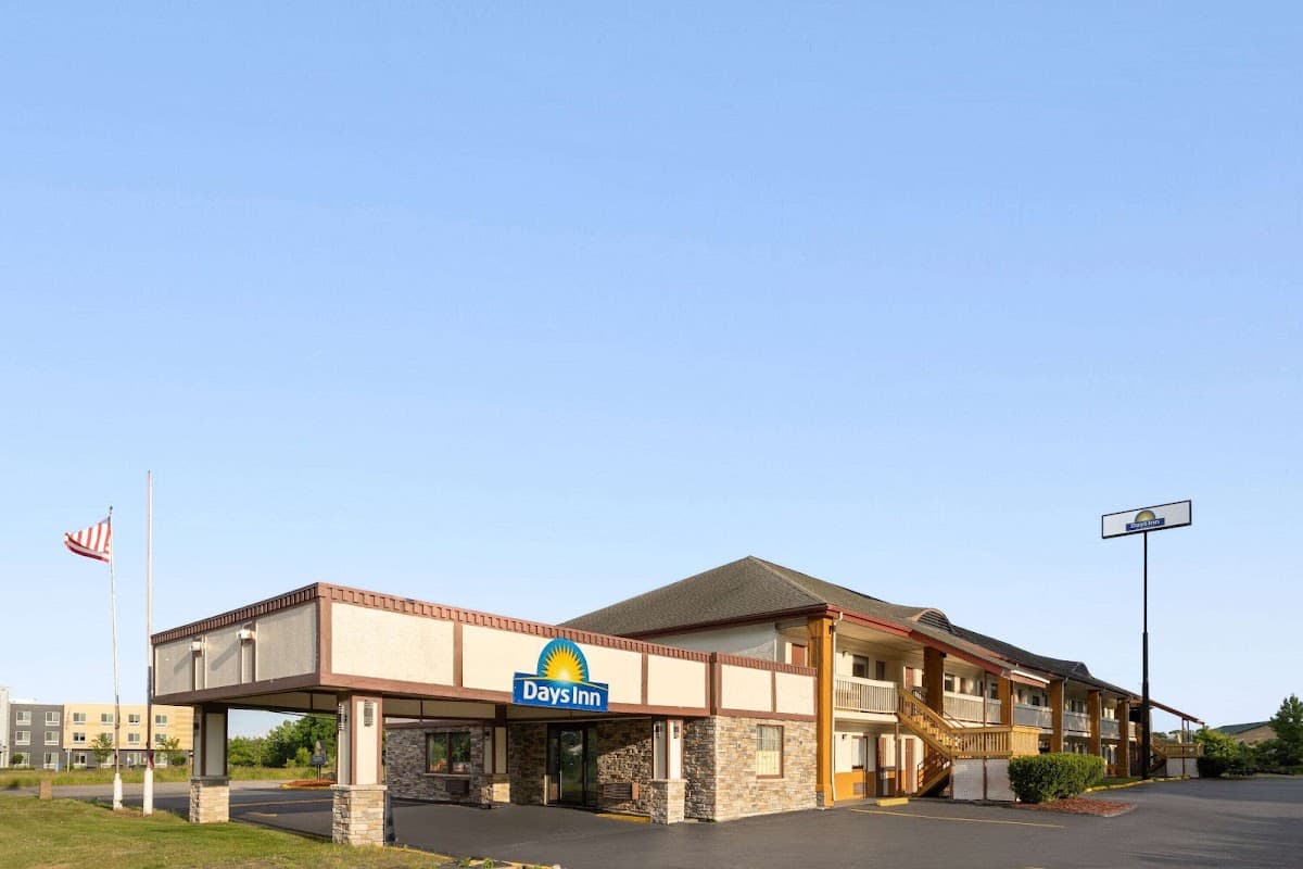 Days Inn by Wyndham Queensbury/Lake George, Hotel in West Glens Falls