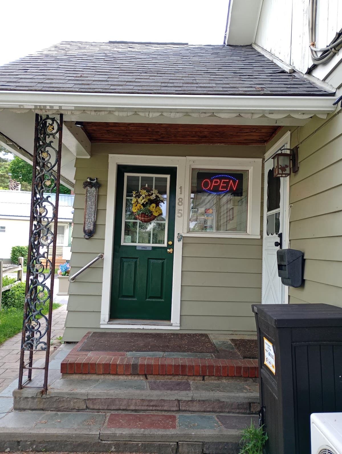 The Ashley, Guesthouse in Saranac Lake