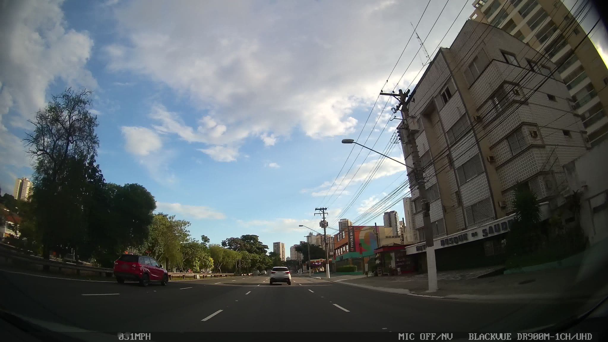Street view near Hotel Bosque da Saúde, Bosque Saúde — © kaart_4 (CC BY-SA · Mapillary)