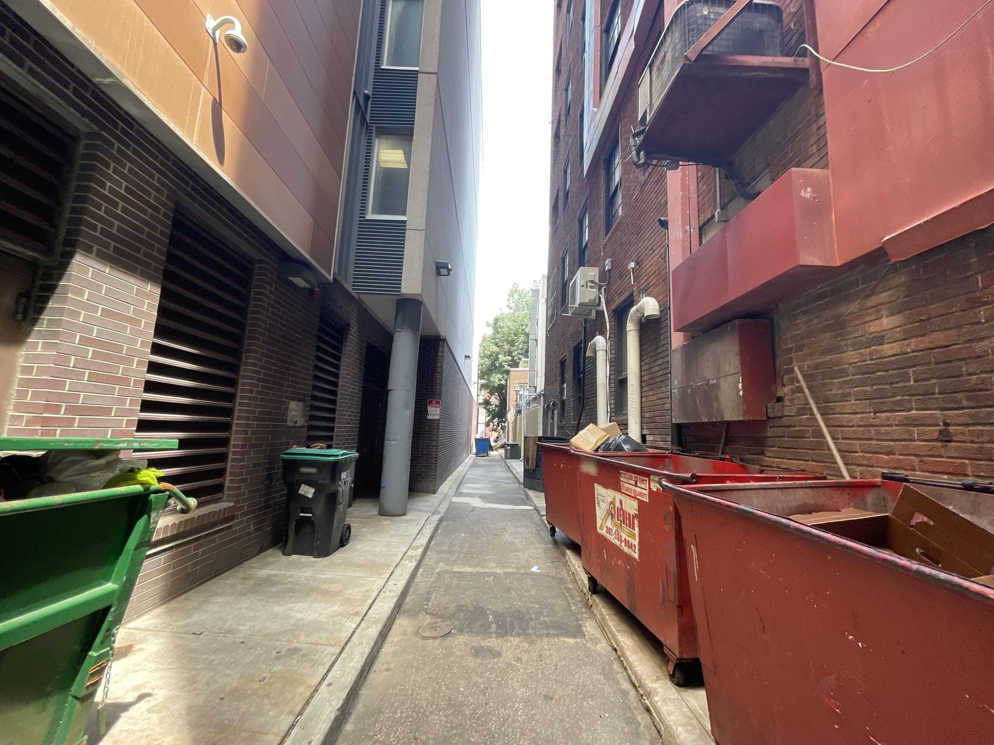 Street view near Fairfield Inn & Suites, Washington Square — © filipb (CC BY-SA · Mapillary)