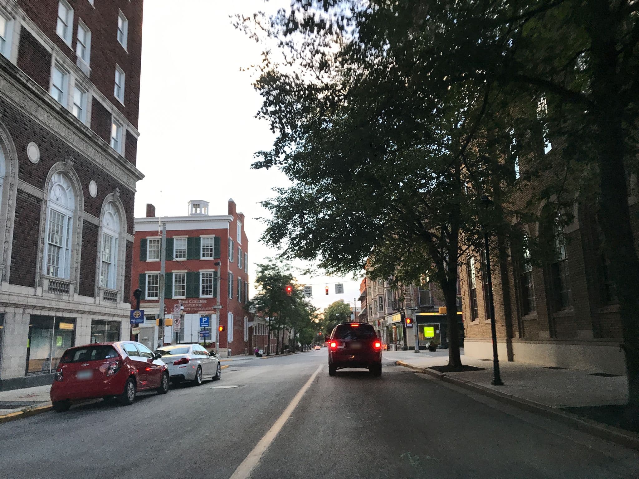 Street view near The Yorktowne Hotel, York — © mdroads (CC BY-SA · Mapillary)