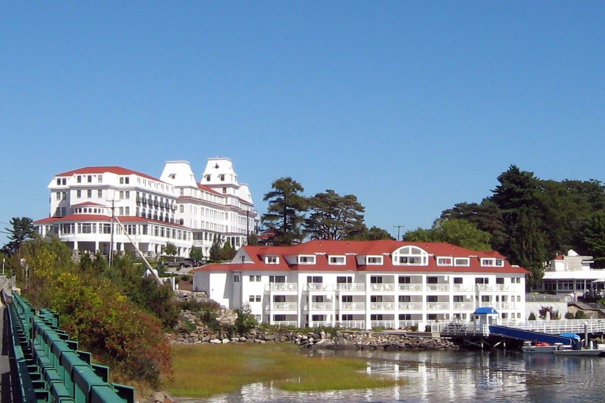 Wentworth By The Sea (via Wikimedia Commons, CC BY 2.0)