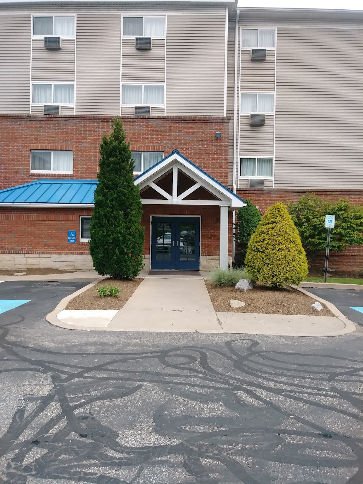 InTown Suites Extended Stay Pittsburgh PA, Hotel in West View