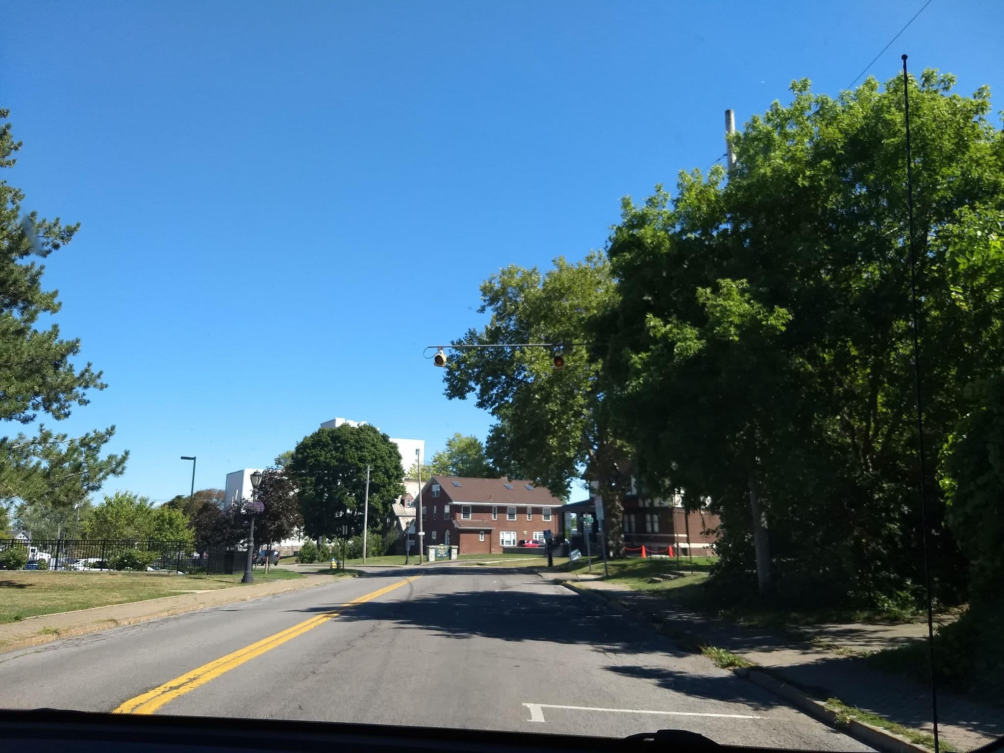 Street view near Elizabeth House Bed & Breakfast, Niagara Falls