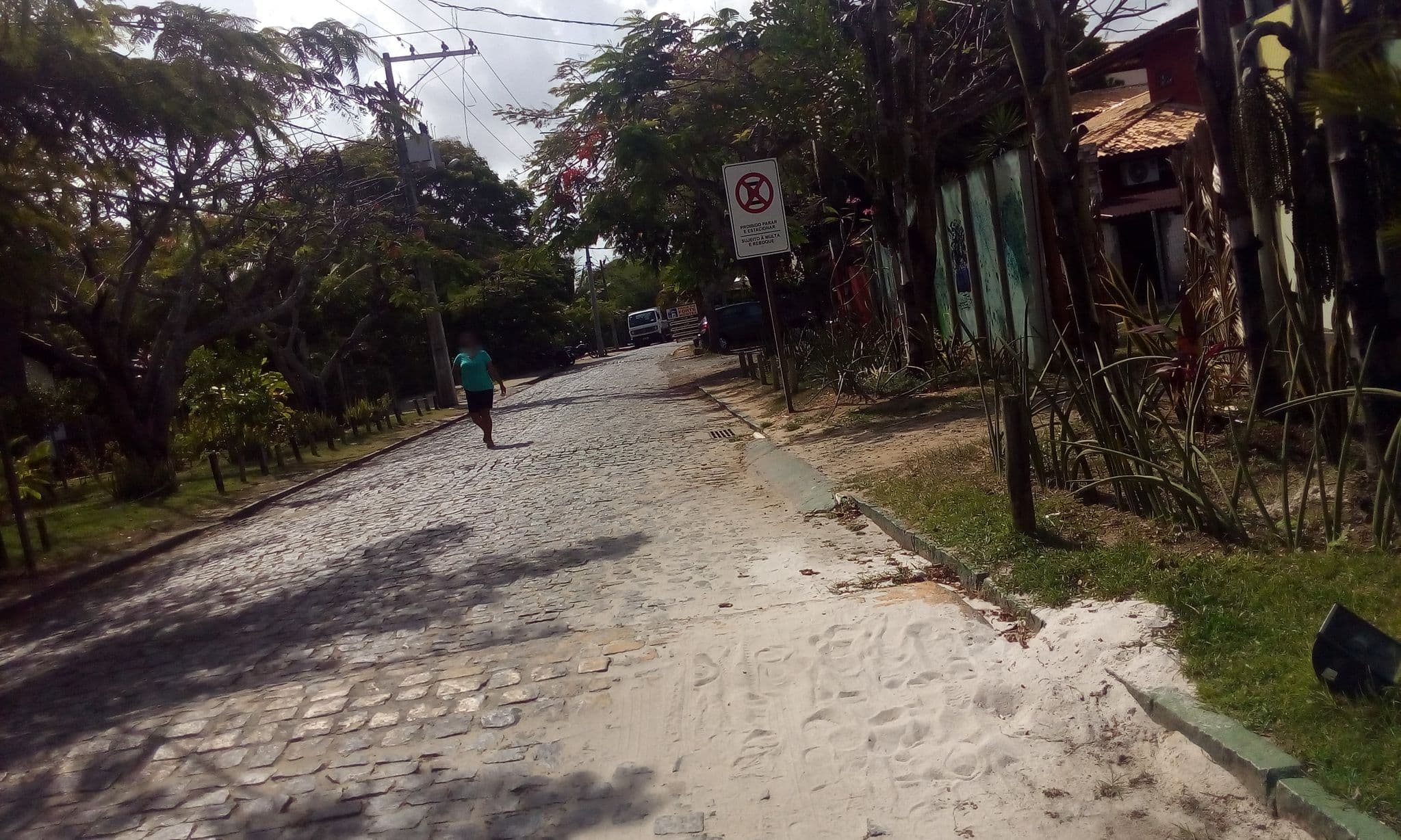 Street view near Praia do Forte Hostel, Dias d'Ávila — © CaioSergio (CC BY-SA · Mapillary)