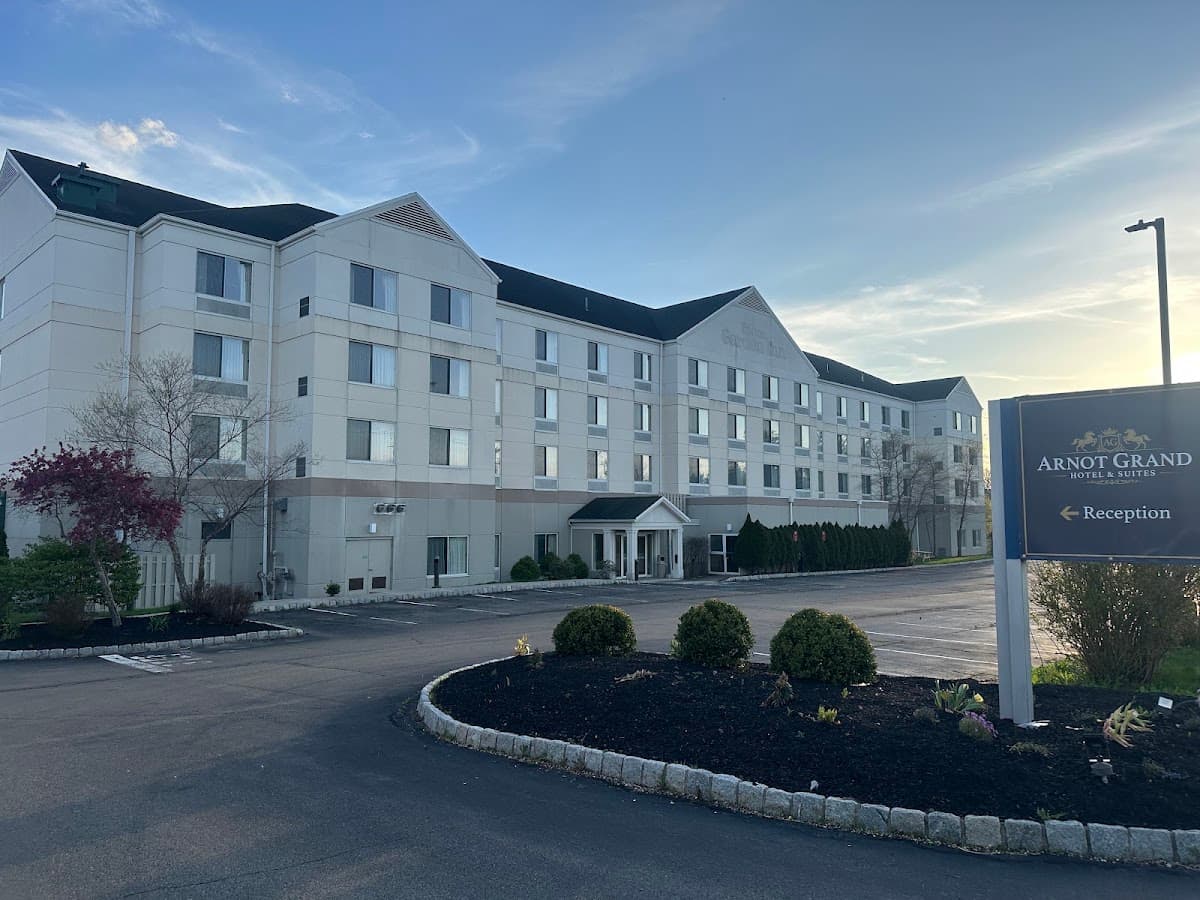Arnot Grand Hotel & Suites, Hotel in Big Flats Airport