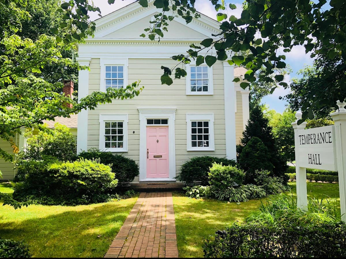 Temperance Hall, Hotel in Bellport