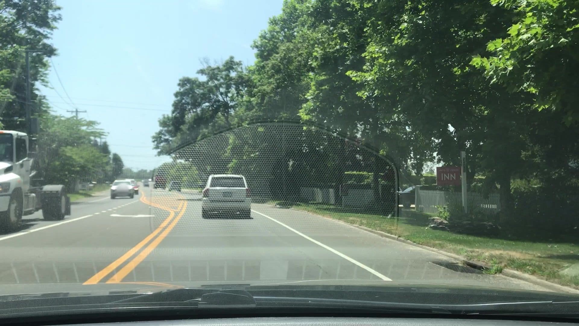 Street view near White Fences Inn, Water Mill — © lvl5 (CC BY-SA · Mapillary)