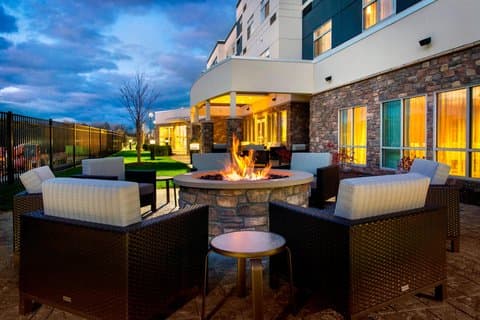 Courtyard Schenectady at Mohawk Harbor, Hotel in Schenectady