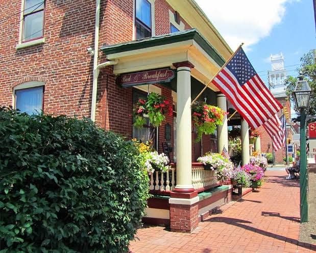 Strasburg Village Inn Bed and Breakfast, Bed & Breakfast in Lampeter