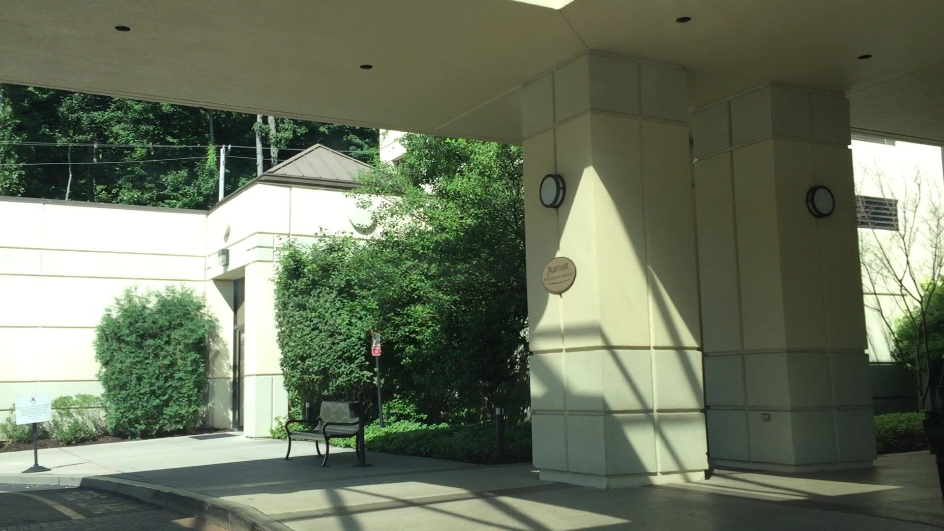 Street view near Pittsburgh Airport Marriott, Enlow — © lvl5 (CC BY-SA · Mapillary)