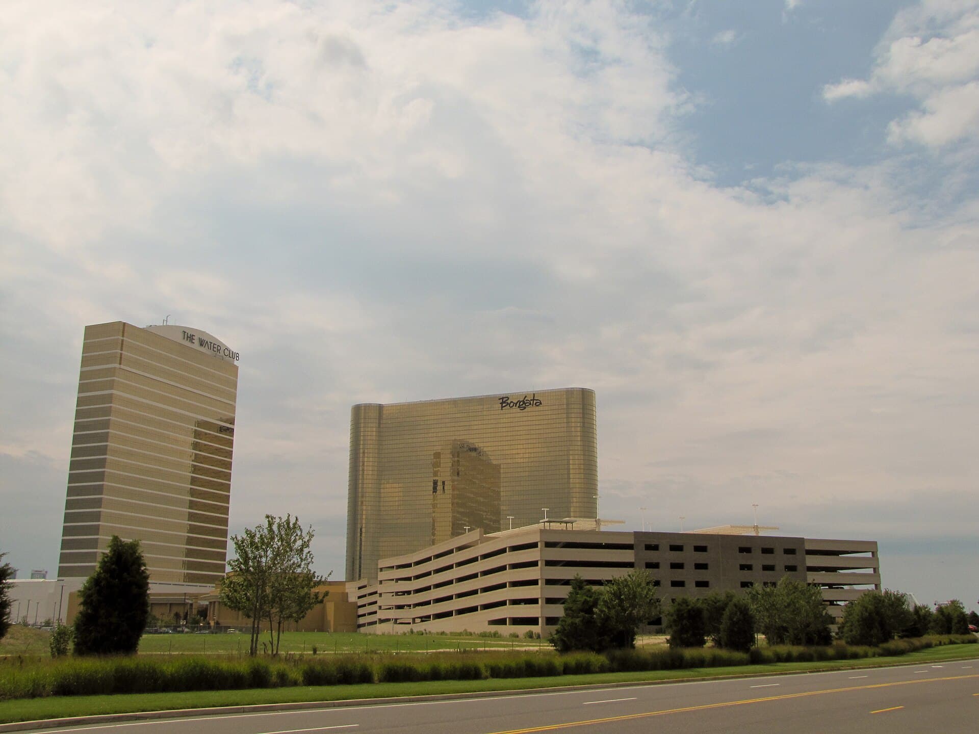 Borgata (via Wikimedia Commons, CC BY-SA 2.0)