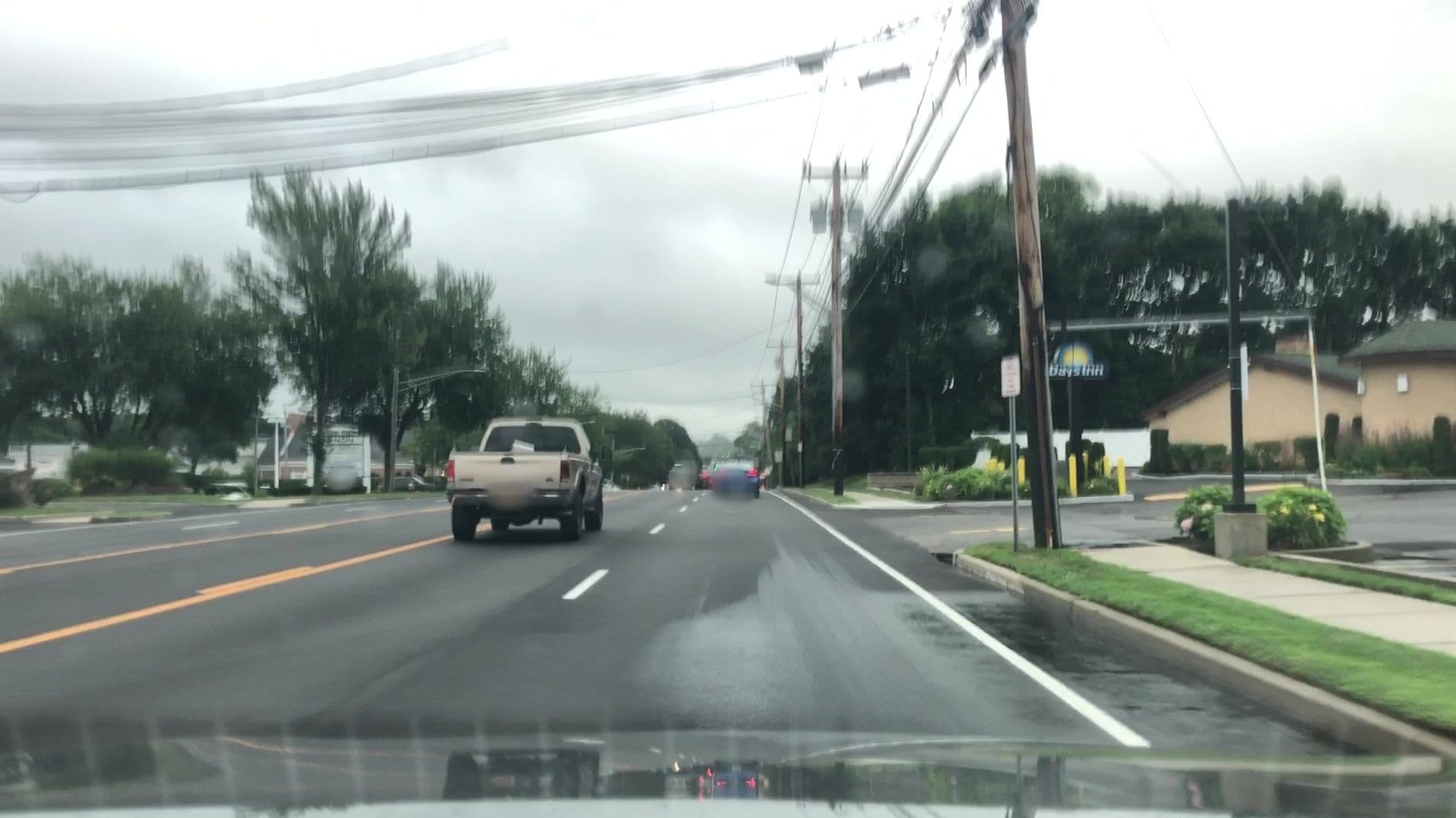 Street view near Days Inn, Syosset — © lvl5 (CC BY-SA · Mapillary)