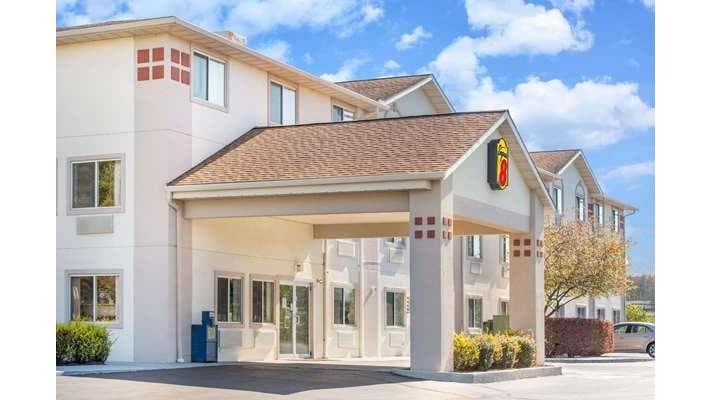 Super 8 by Wyndham West Middlesex/Sharon Area, Motel in Farrell
