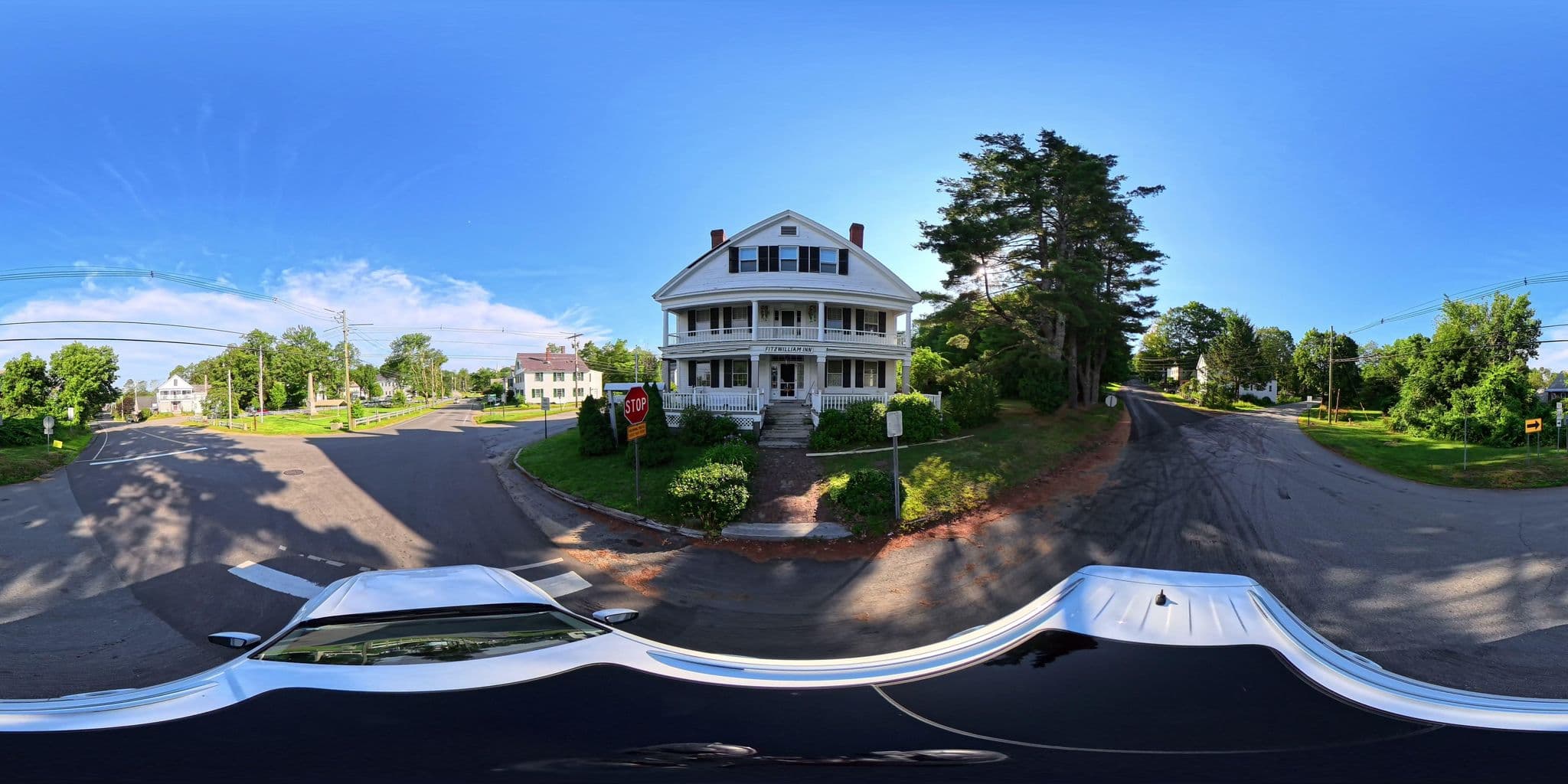 Street view near Fitzwilliam Inn, Fitzwilliam — © henryu (CC BY-SA · Mapillary)